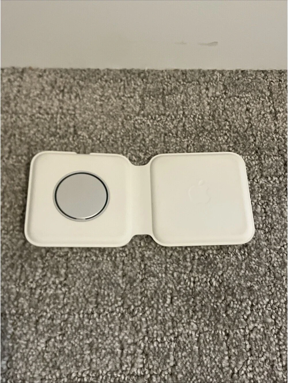 100%  genuine Apple Magsafe Duo Charger A2458
